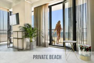 Фотографии Отель Lemon Cliff Luxury B&B г. Мамайя Норд – Нэводари (Румыния) №1 Фото Отель Lemon Cliff Luxury B&B г. Мамайя Норд – Нэводари 1