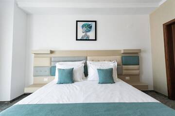 Фото номера Улучшенный двухместный номер с 1 кроватью Отель Hotel Manor г. Мамайя Норд – Нэводари 5
