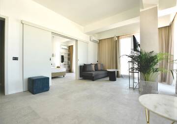 Фото номера Полулюкс с видом на море (для 3 взрослых и 1 ребенка) Отель Lemon Cliff Luxury B&amp;B г. Мамайя Норд – Нэводари 4