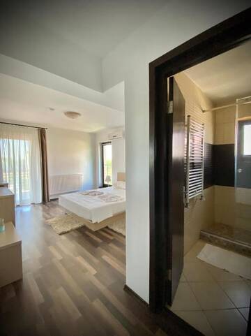 Фото номера Номер Делюкс с кроватью размера «king-size» Гостевой дом MRC RESORT Mamaia Nord г. Мамайя Норд – Нэводари 12
