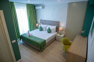 Фото номера Двухместный номер с 1 кроватью и балконом Отель Hotel Excelsior Mamaia Nord г. Мамайя Норд – Нэводари 28