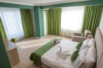 Фото номера Трехместный номер с балконом Отель Hotel Excelsior Mamaia Nord г. Мамайя Норд – Нэводари 6