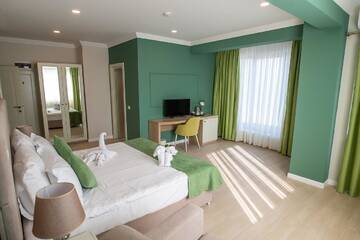 Фото номера Трехместный номер с балконом Отель Hotel Excelsior Mamaia Nord г. Мамайя Норд – Нэводари 8