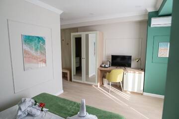 Фото номера Двухместный номер с 1 кроватью и балконом Отель Hotel Excelsior Mamaia Nord г. Мамайя Норд – Нэводари 10
