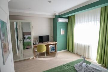Фото номера Двухместный номер с 1 кроватью и балконом Отель Hotel Excelsior Mamaia Nord г. Мамайя Норд – Нэводари 11