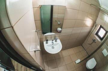 Фото номера Двухместный номер с 1 кроватью и балконом Гостевой дом Vila Yna г. Мамайя Норд – Нэводари 39