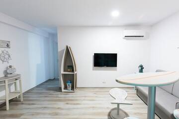 Фото номера Апартаменты с балконом Гостевой дом The Shore House г. Мамайя Норд – Нэводари 74